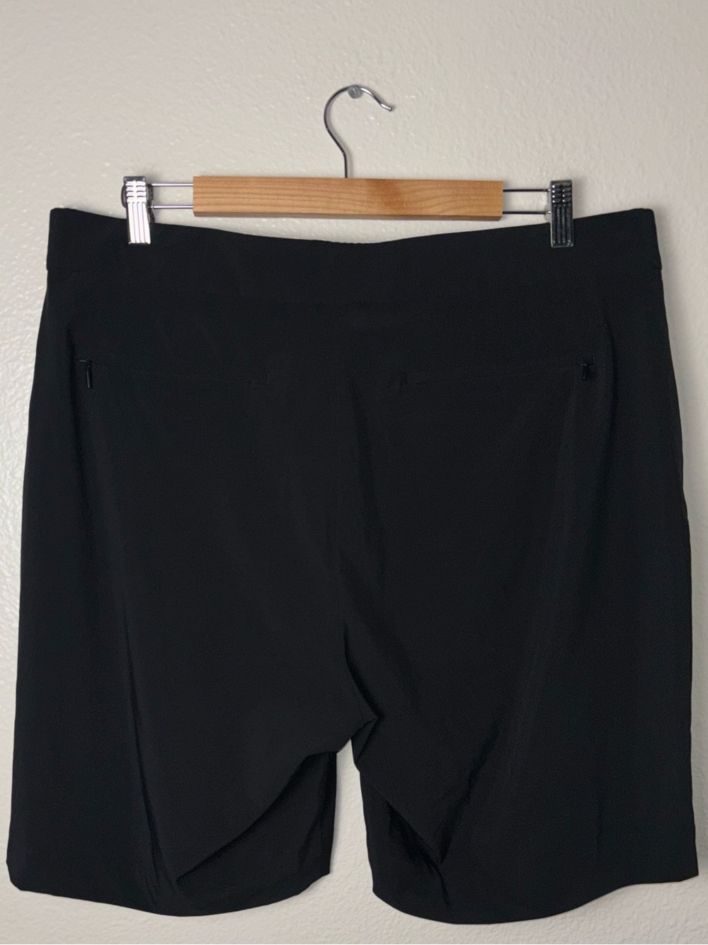 Athleta Tribeca 7" Bermuda Short Black
Women's Size 14 - Picture 10 of 16
